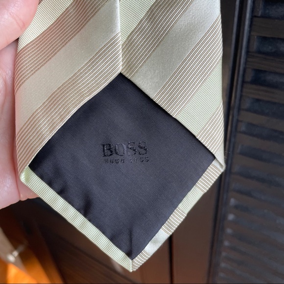 Hugo boss silk tie, cream and green stripe - Picture 4 of 7